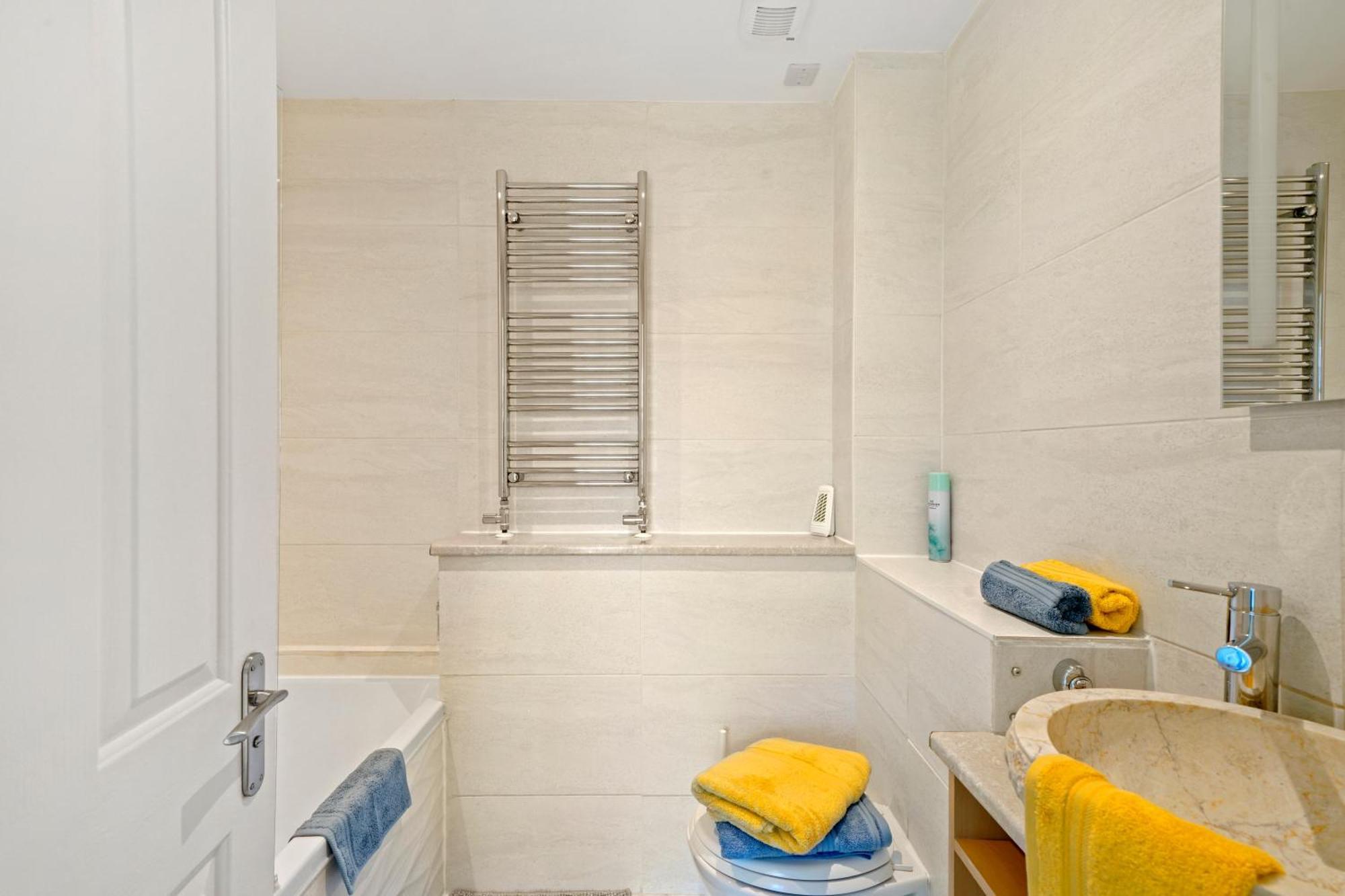 3 Bedroom Mews Home - Clapham Common - Free Private Parking - Sleeps 5 - Newly Refurbished - Sweetpea & Pillow Properties London Ngoại thất bức ảnh