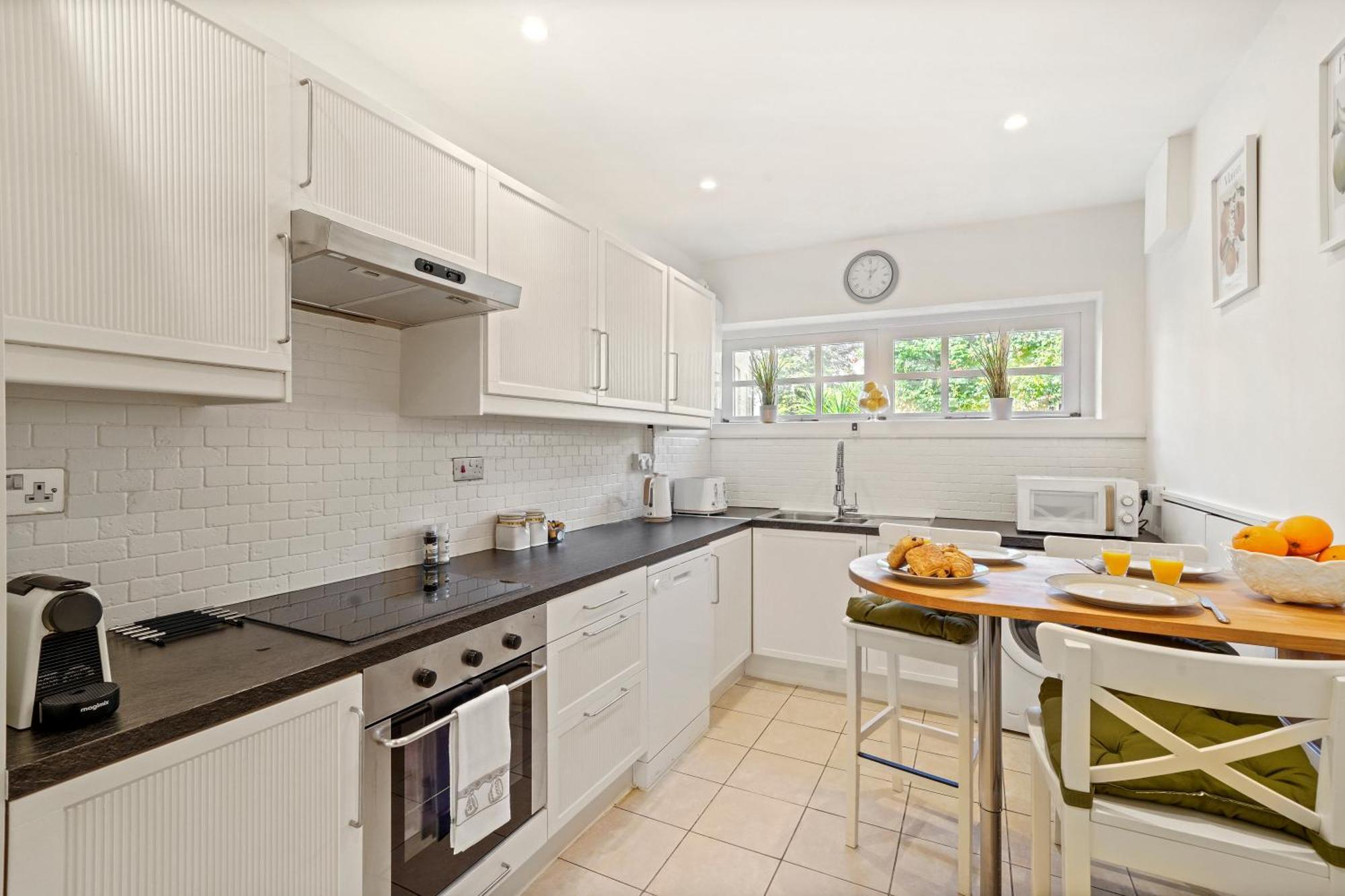 3 Bedroom Mews Home - Clapham Common - Free Private Parking - Sleeps 5 - Newly Refurbished - Sweetpea & Pillow Properties London Ngoại thất bức ảnh