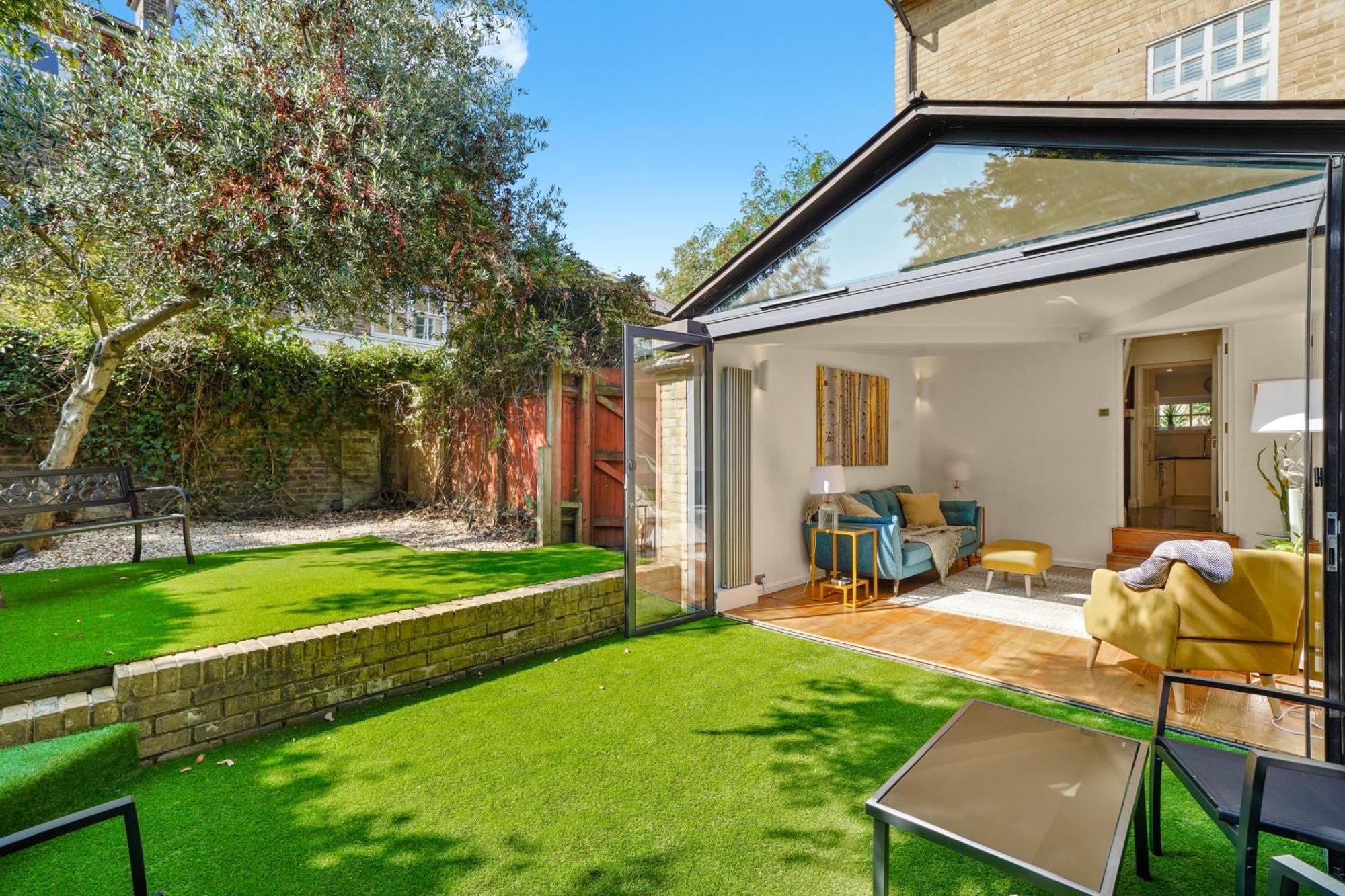 3 Bedroom Mews Home - Clapham Common - Free Private Parking - Sleeps 5 - Newly Refurbished - Sweetpea & Pillow Properties London Ngoại thất bức ảnh