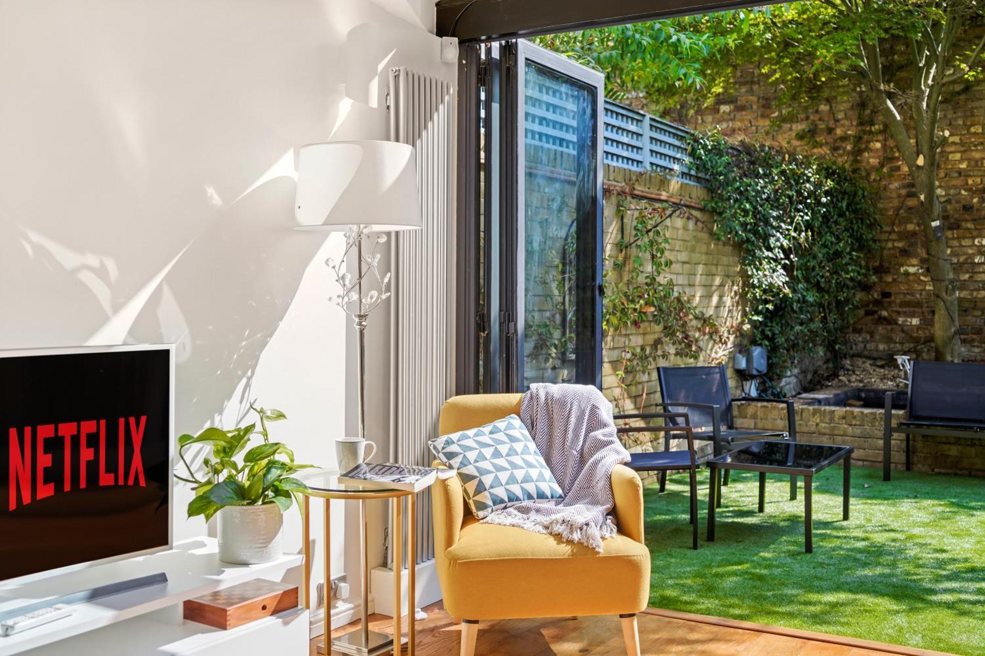 3 Bedroom Mews Home - Clapham Common - Free Private Parking - Sleeps 5 - Newly Refurbished - Sweetpea & Pillow Properties London Ngoại thất bức ảnh