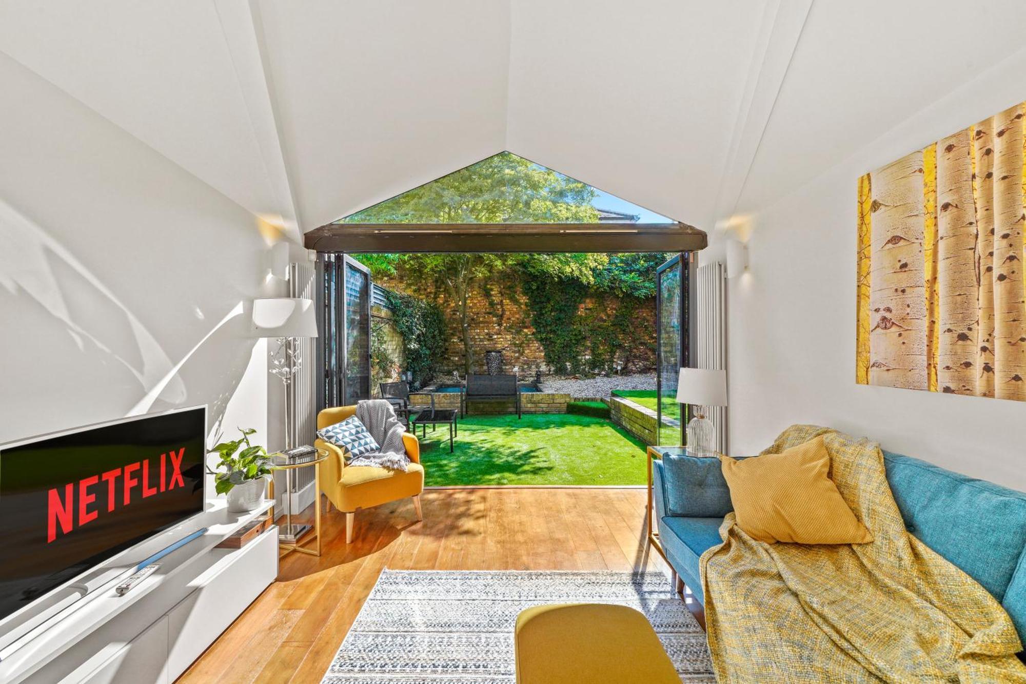 3 Bedroom Mews Home - Clapham Common - Free Private Parking - Sleeps 5 - Newly Refurbished - Sweetpea & Pillow Properties London Ngoại thất bức ảnh