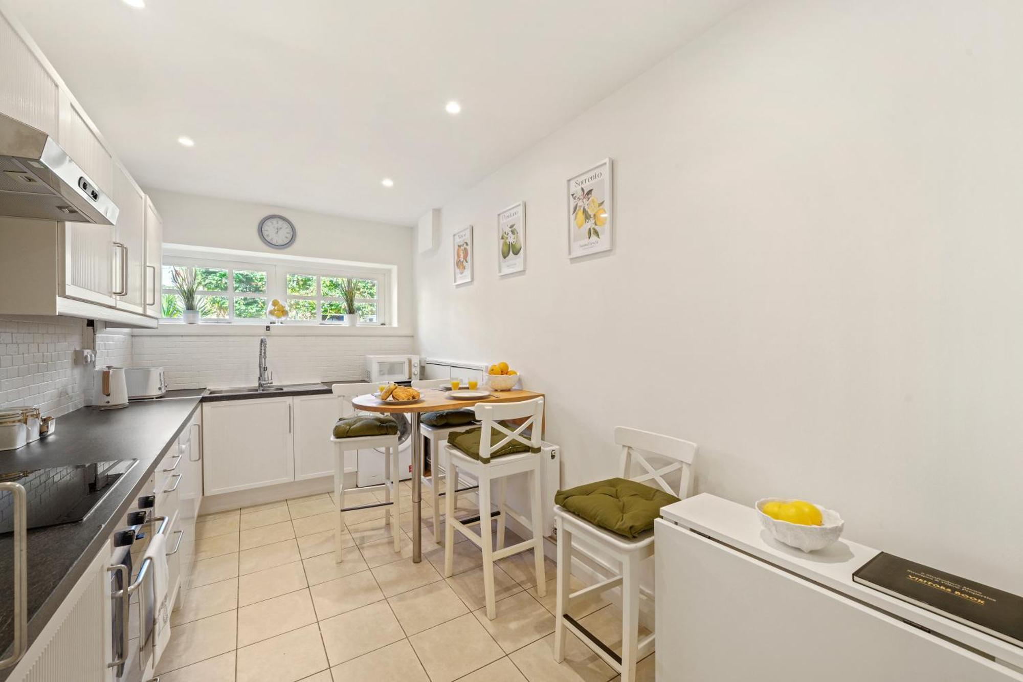 3 Bedroom Mews Home - Clapham Common - Free Private Parking - Sleeps 5 - Newly Refurbished - Sweetpea & Pillow Properties London Ngoại thất bức ảnh