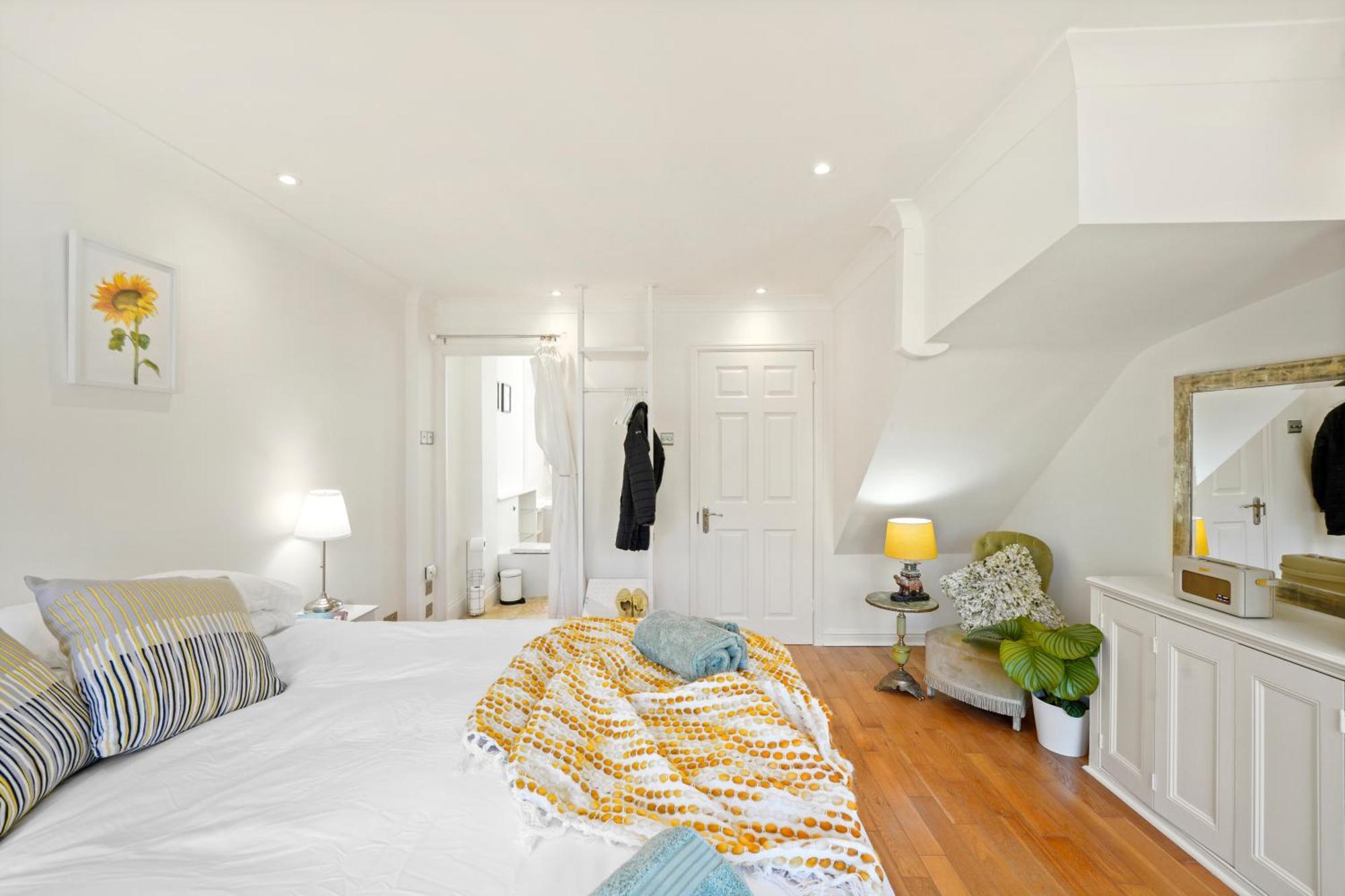 3 Bedroom Mews Home - Clapham Common - Free Private Parking - Sleeps 5 - Newly Refurbished - Sweetpea & Pillow Properties London Ngoại thất bức ảnh